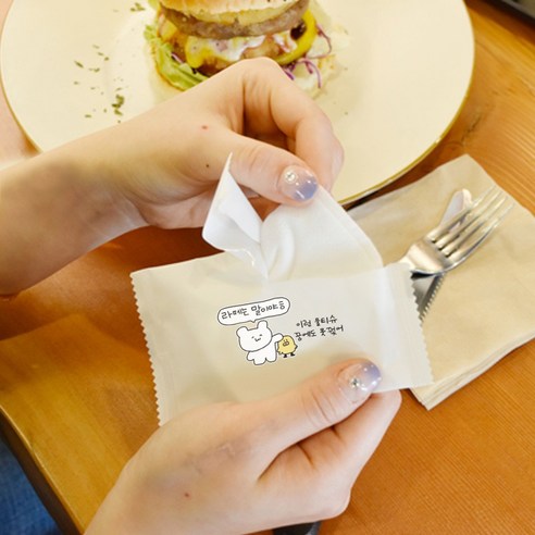 업소에서 믿을 수 있는 품질과 위생을 제공하는 라떼는말이야 업소용 물티슈
