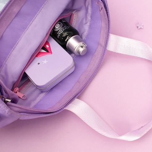 쿠로미의 매력과 실용성을 담은 빛나는 보조가방