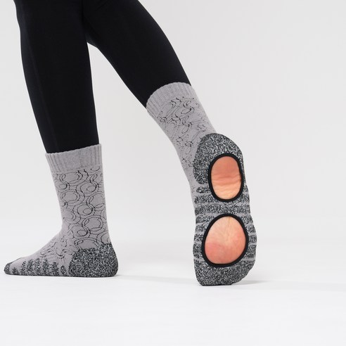 겨울에도 포근하게, 땅의 기운을 그대로 – 어싱 양말로 건강한 맨발걷기를!