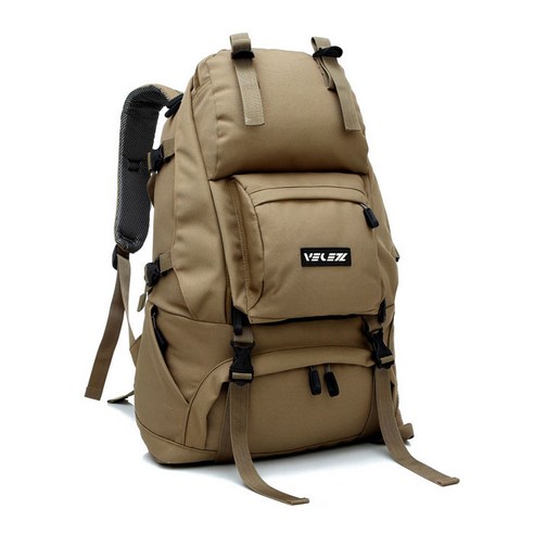 모험의 필수품을 수납하고 편안하게 운반할 수 있는 대용량, 내구성 있는 여행용 배낭