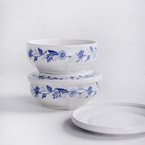 고급스러움과 실용성을 겸비한 클래식블루 도자기 뚜껑 찬기