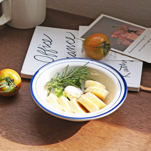 시간을 초월하는 빈티지 감성의 식탁, 시라쿠스 뉴욕 킹스인