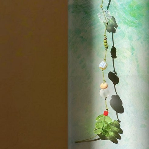 겨울 비즈 끈갈피, 독서의 맛깔스러움을 더하다