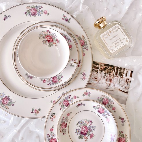 시간의 흔적을 담은 아름다움, 하빌랜드 아린튼 빈티지 접시