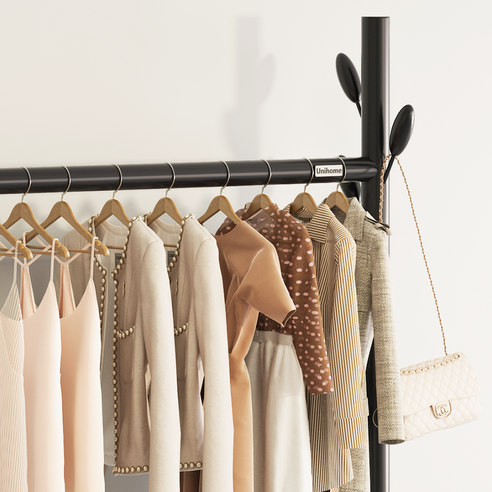 실용성과 세련미를 갖춘 유니홈 이동식 옷걸이