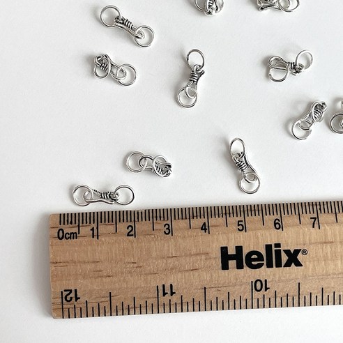 손가락에 고유한 매력을 더하는 클래식하고 세련된 실버925 고리 클래습