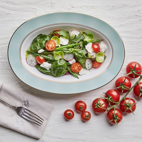 우아함과 실용성을 겸비한 품격 있는 식탁