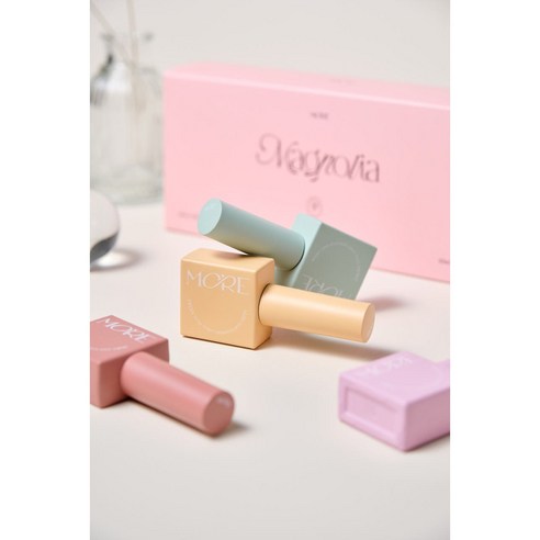 손끝에 피어나는 마법, 모어젤 매그놀리아 시럽 네일로 기분 전환 성공!