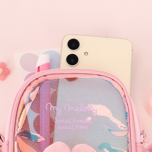 산리오 캐릭터의 사랑스러움과 실용성을 담은 완벽한 핸드폰 가방