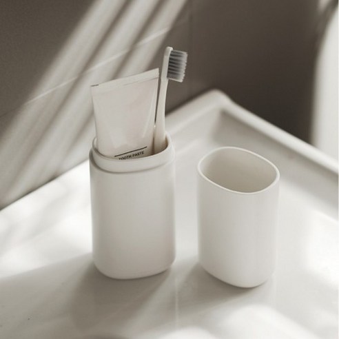 세련됨과 편리함이 결합된 모던 휴대용 칫솔 치약 보관함 케이스