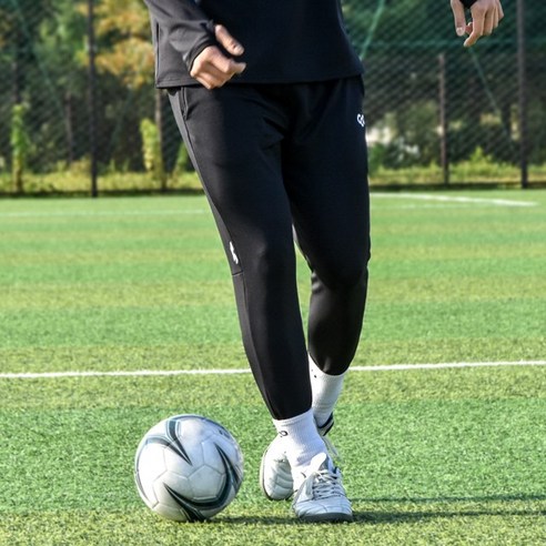 칼치오 축구바지: 겨울의 따뜻함과 유연성