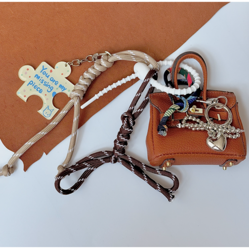 작지만 빛나는 존재감, 당신의 스타일을 완성하다