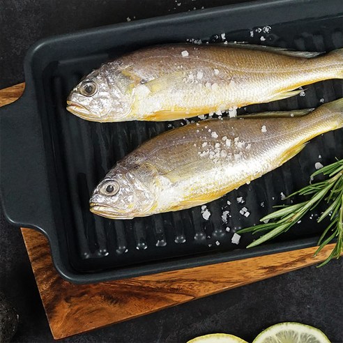 신선한 제주산 참조기로 맛있고 영양가 있는 식사를 간편하게 즐기세요.