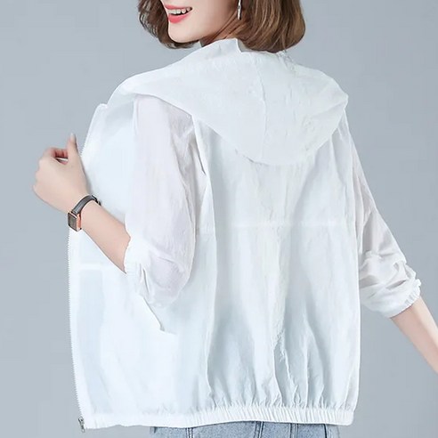 라부라카 중년 여성 여름 자외선차단 경량 바람막이 자켓 후드 루즈핏 엄마옷 봄 후드 점퍼트렌치코트