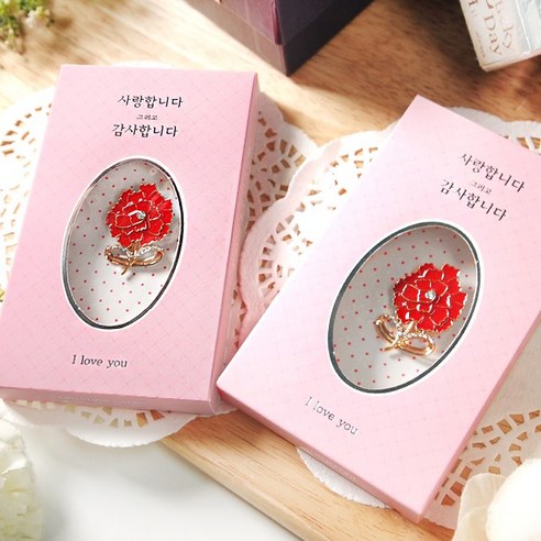 "감사"라는 두 글자, 마음으로 전하기 쑥스러울 땐? 카네이션 브로치로 센스있게! 카네이션뱃지