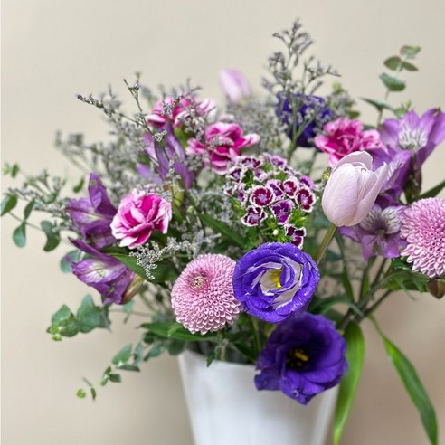 최애컬러 생화 꽃배달 꽃정기구독으로 매달 새로운 꽃을 받아보세요.