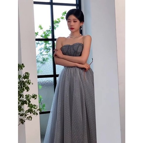 고전적인 우아함과 현대적인 스타일을 위한 레나 퍼프소매 블랙 이브닝드레스
