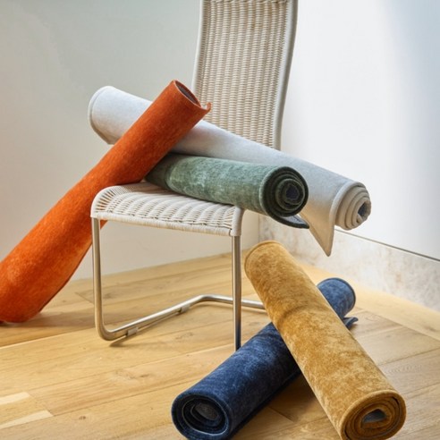 공간에 깊이를 더하는 다크 그린, 베르노 사각 카페트의 섬세한 매력 베르노러그