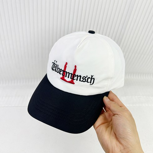 패션 아이콘, 지드래곤 스타일을 담은 여름 캡 모자: 흑백 배색의 세련된 매력 피스마이너스원모자