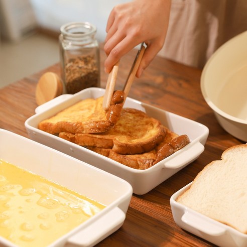 다양한 크기의 세라믹 오븐접시 세트, 발뮤다 손잡이로 편리한 사용