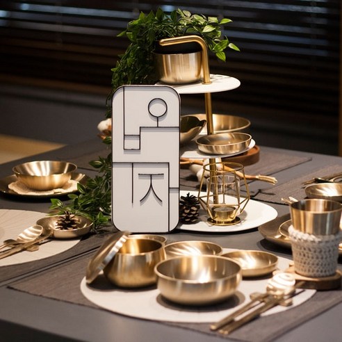 전통의 숨결, 오부자방짜유기 꽃찬기로 식탁에 예술을 더하세요.