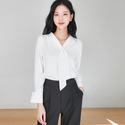 봄날의 화사한 여성스러움, 고급스러운 소재와 세련된 디자인