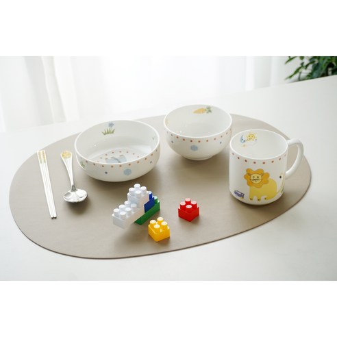 사랑스러운 디자인과 안전한 소재로 우리 아이의 식탁을 행복하게