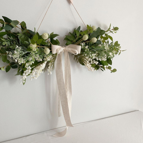 시들지 않는 아름다움, 특별한 날을 더욱 빛내줄 하나가핀 화이트 미모사 갈란드