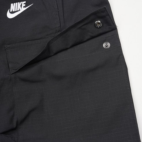 세련된 편안함을 추구하는 남성을 위한 필수 아이템: 나이키 클럽 카고 팬츠