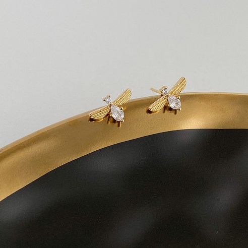 DFMEI 925 실버 침이 정교하게 파베 세팅된 큐빅 꿀벌 이어링으로 심플귀걸이 귀걸이 귀걸이