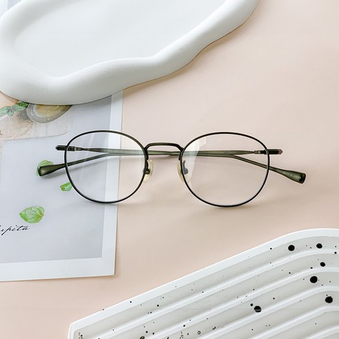 섬세한 장인의 손길, 999.9 포나인즈 S-145T 6 카키블랙 안경의 매혹적인 세계로 포나인즈