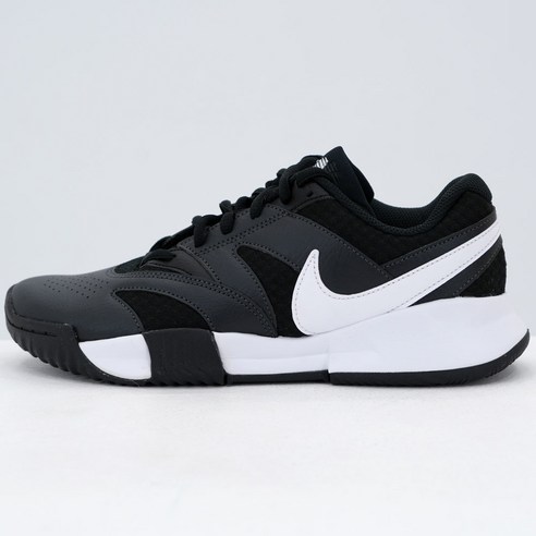 코트 위를 누비는 우아한 발걸음, 나이키 여성 테니스화와 함께