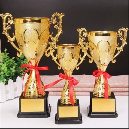 빛나는 순간을 영원히: FOOI 골드 미니트로피로 특별함을 선물하세요 트로피