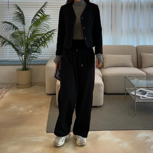 최신 트렌드를 반영한 융털 기모 와이드 팬츠