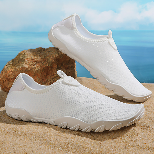 편안함과 스타일을 모두 갖춘 여름 물놀이 필수템