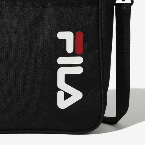 실용성과 스타일을 겸비한 휠라키즈 스페이스 보조가방