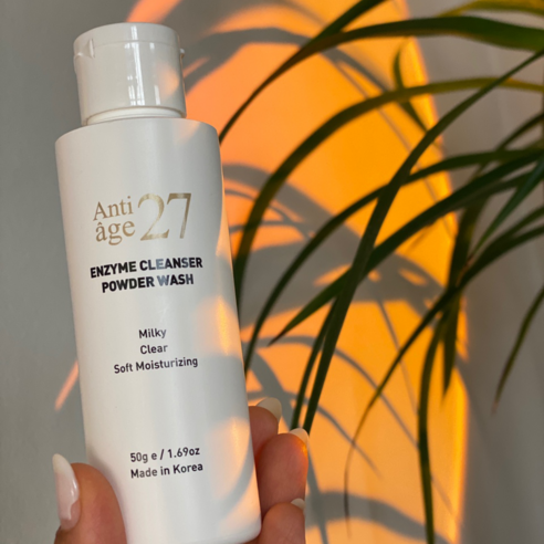 안티에이지27 엔자임 클렌져 파우더워시는 고농축 식물추출물과 최신 뉴로펩타이드를 함유하여 보습 및 피부 진정 작용이 우수합니다. 아데노신 함유로 주름완화에 도움을 주며, 촉촉하고 탄력있는 피부로 가꾸어 줍니다.