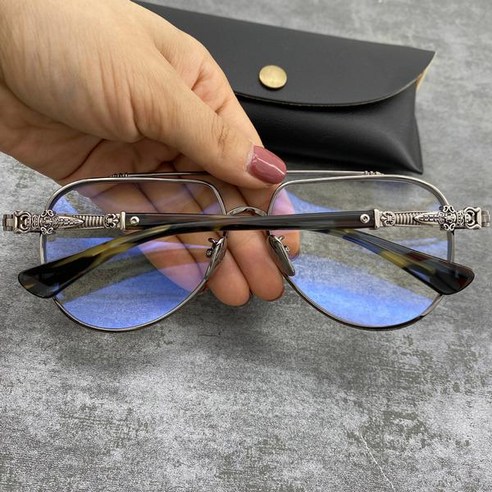 초경량 금속테 안경, 티타늄 가벼운 하금테 선글라스, 세련된 블랙계열 디자인, 경제적인 가격