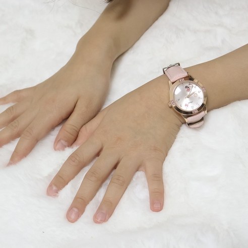 어린 소녀들의 시간 관리에 스타일과 실용성을 더하는 미니마우스 손목시계