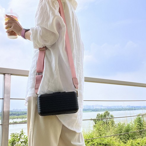 여행 필수품을 보호하고 편안하게 이동하는 데 필수적인 BOHO 미니 크로스백