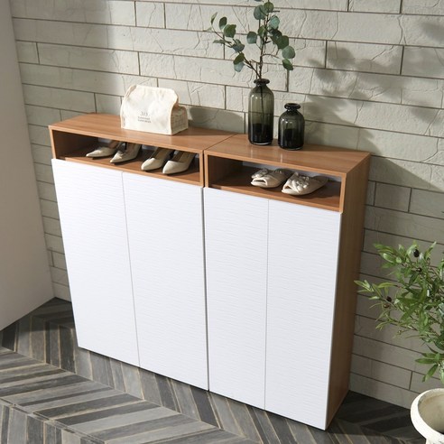 공간을 돋보이게 해주는 모던 심플 디자인의 하이델 문있는 현관 신발장