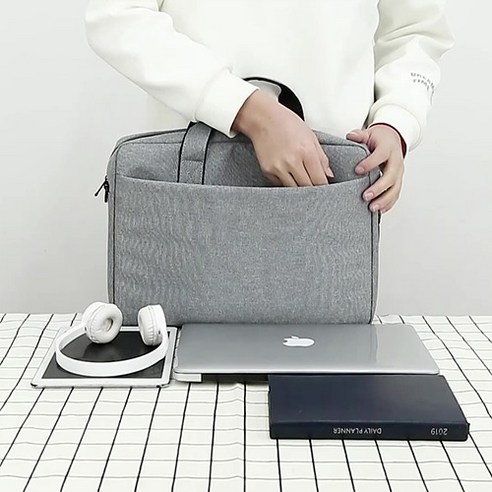노트북을 안전하고 편리하게 보관할 수 있는 고품질, 초경량 보호 가방