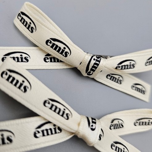 이미스 리본 헤어 클립으로 완성하는 포인트 스타일링