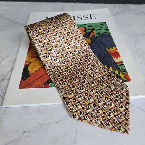 품격 있는 남성을 위한 던힐 넥타이, 성공을 완성하다