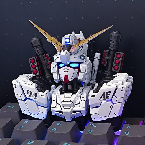 유니콘 건담 키캡으로 키보드에 덕심을 불어넣다!