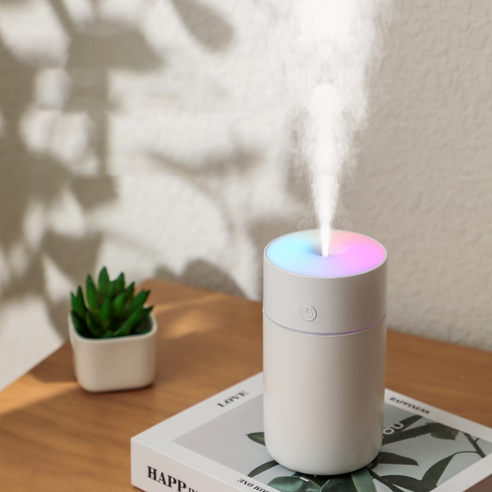 테크만만 무선 차량용 충전식 저소음 미니 가습기 - 강력한 가습력과 편리한 사용성으로 통풍이 좋은 차량 내부 환경을 유지하는 제품