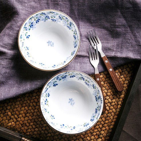 일본 도자기의 우아함과 실용성을 담은 메바에 시리즈