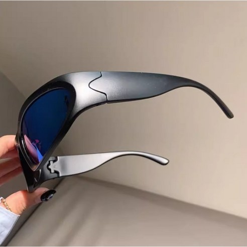 Y2K 밀레니엄 선글라스 - 가성비 제품으로 트렌디한 디자인과 스포츠형 미러 선글라스의 장점을 가진 가볍고 편안한 선택
