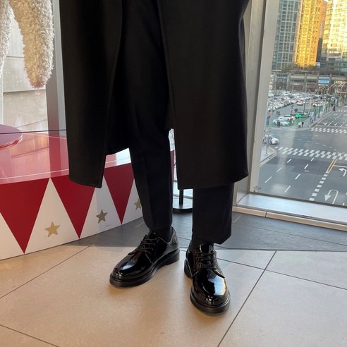 [자체제작] 오오룩 남자 키높이 더비슈즈 발편한 블랙 구두는 고급스러운 디테일과 멋진 스타일을 연출할 수 있는 제품입니다.