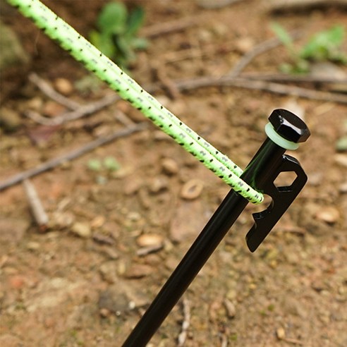 밤하늘 안전을 책임지는 빛 반사 스트링, 캠핑의 품격을 높이다.